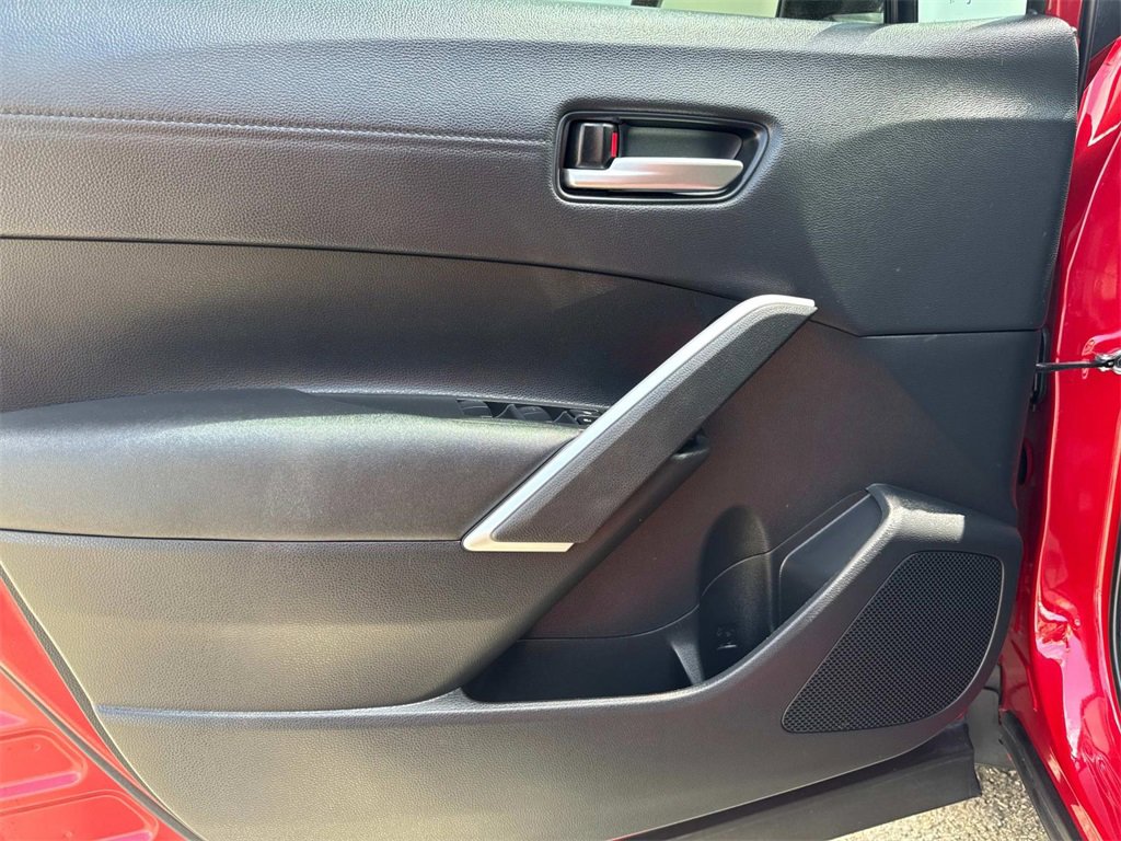 Used 2022 Toyota Corolla Cross XLE image 9