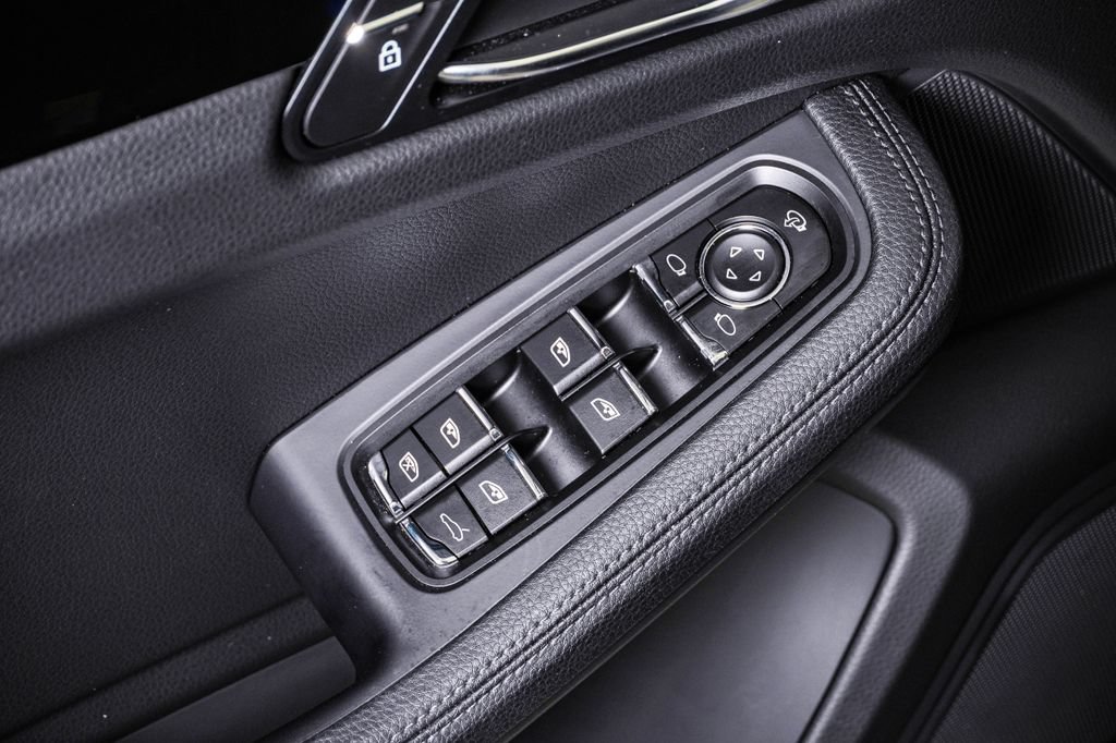 Certified 2026 Porsche Macan AWD/4WD image 26