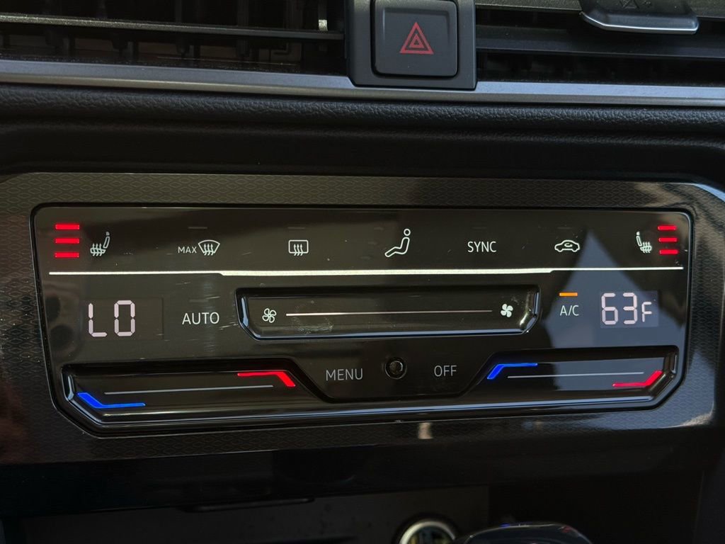 Certified 2025 Volkswagen Taos SE image 13