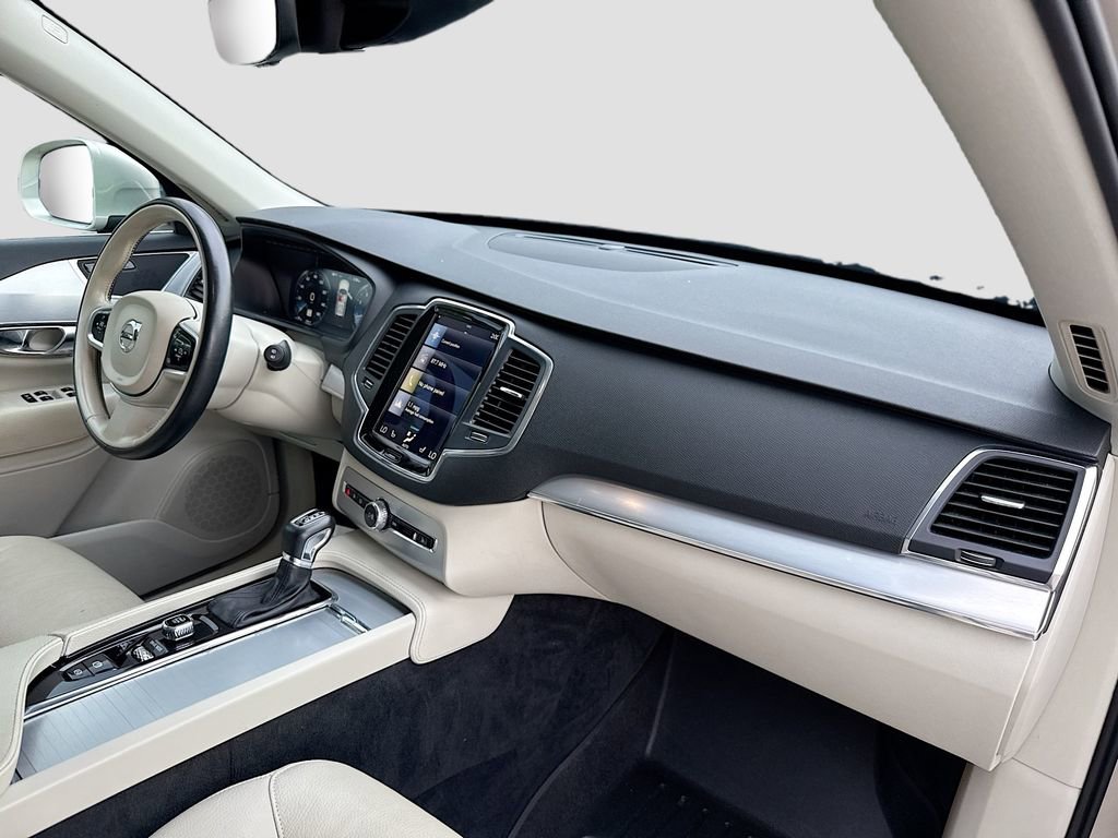 Used 2018 Volvo XC90 T6 Momentum w/ Convenience Package AWD/4WD image 14