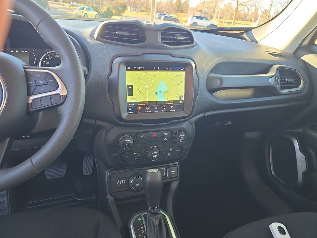 Used 2023 Jeep Renegade Latitude image 19