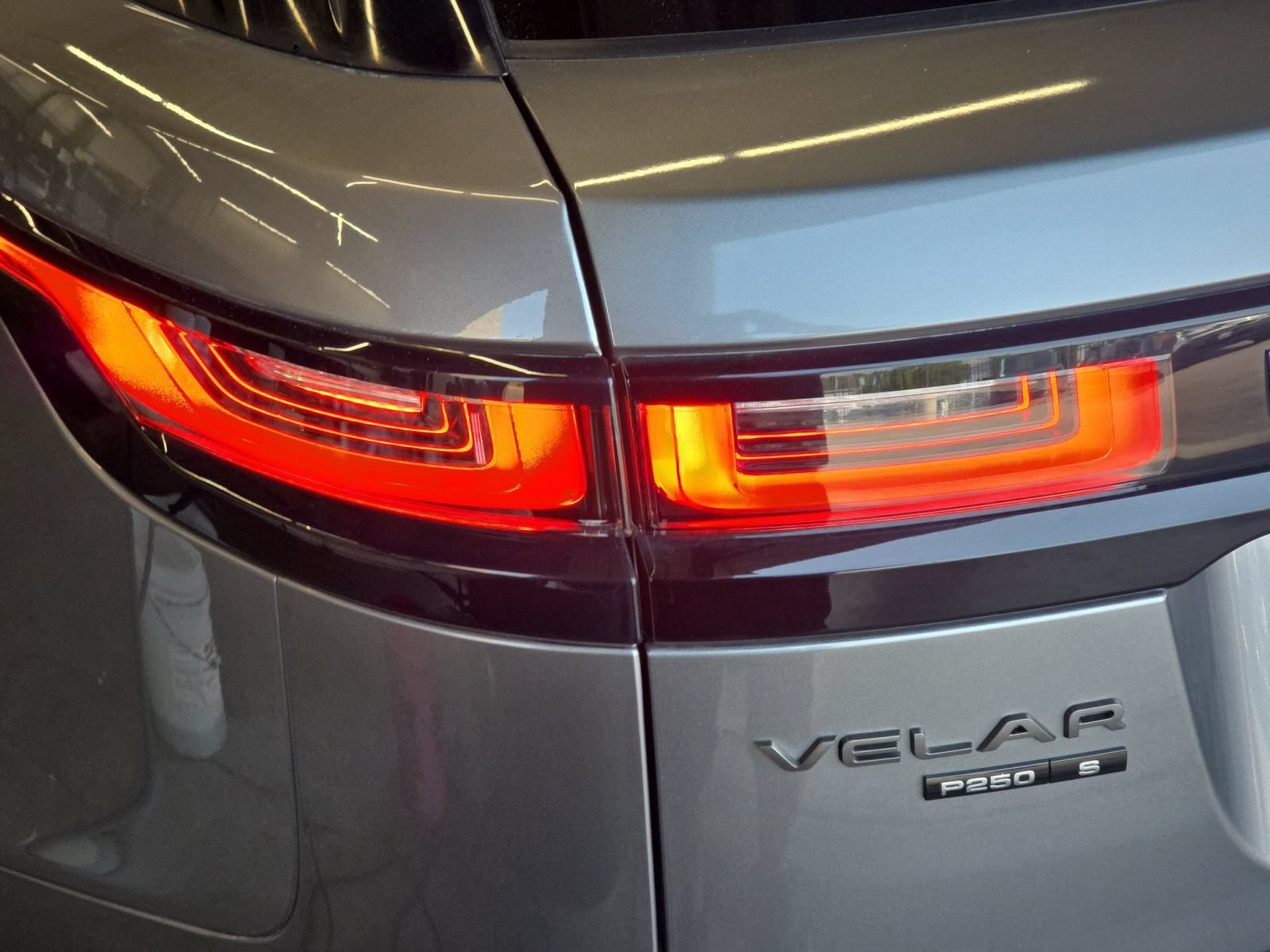 Used 2020 Land Rover Range Rover Velar R-Dynamic S AWD/4WD image 37