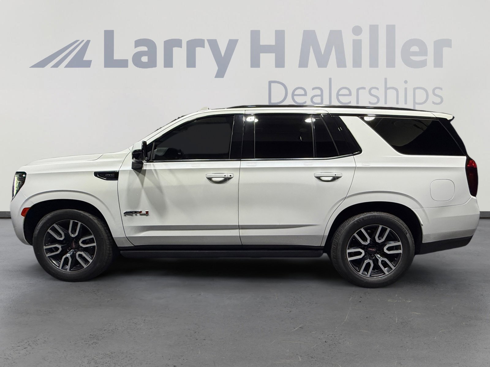 Used 2021 GMC Yukon AT4 w/ AT4 Premium Plus Package AWD/4WD image 2