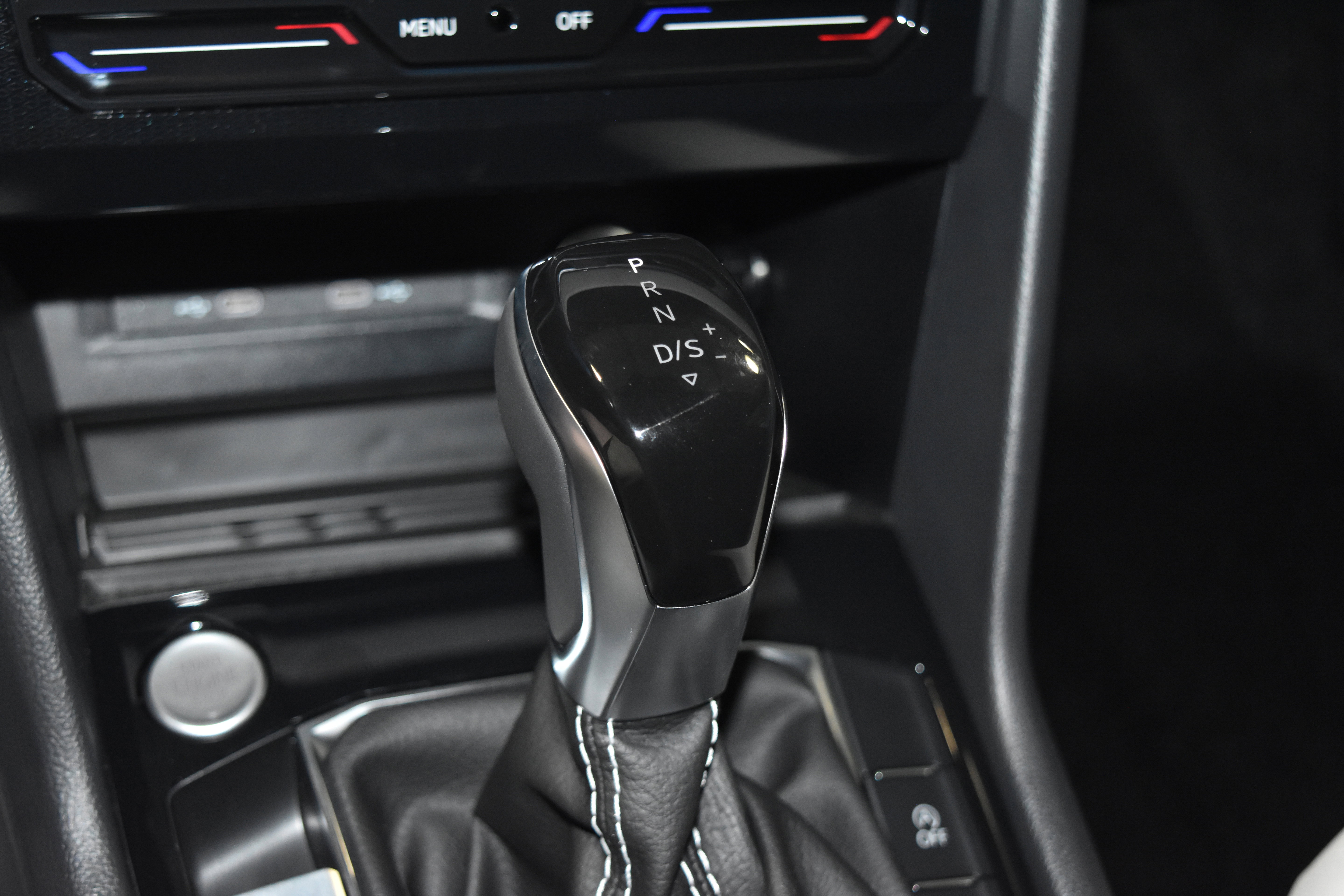 New 2025 Volkswagen Taos SE image 12