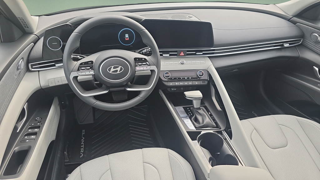 New 2026 Hyundai Elantra Limited FWD image 18
