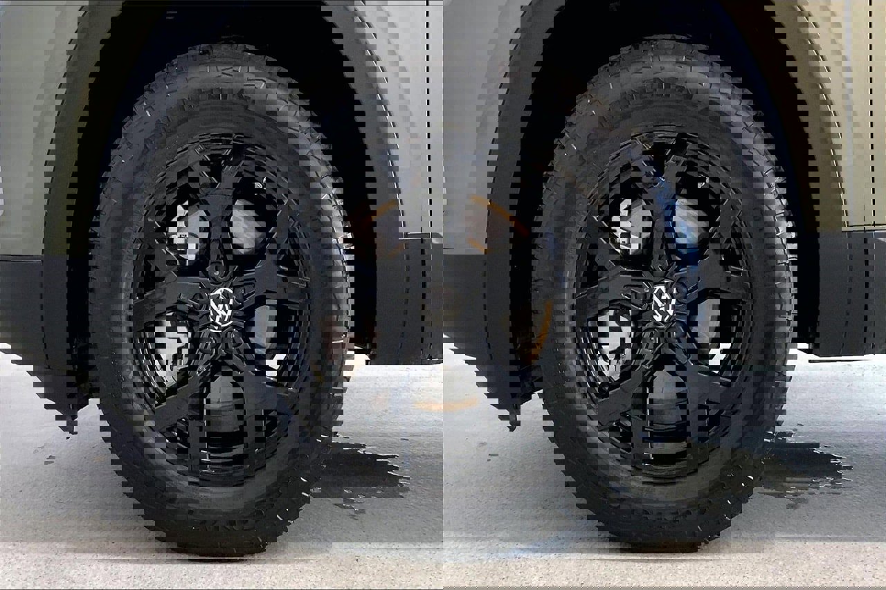 Used 2024 Volkswagen Atlas Peak Edition SE image 8