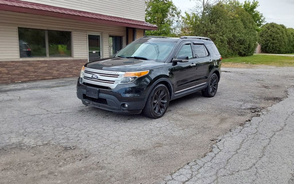 Used 2014 Ford Explorer XLT w/ Equipment Group 202A FWD image 4