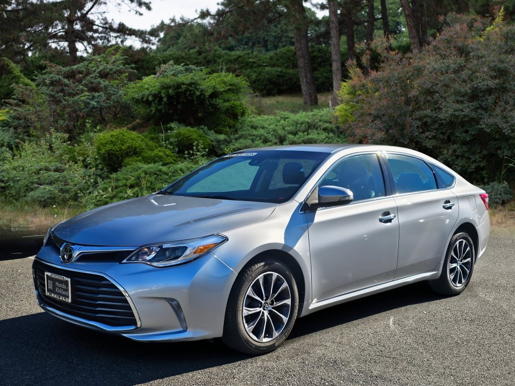 Used 2017 Toyota Avalon XLE w/ Carpet Mat Package FWD image 3