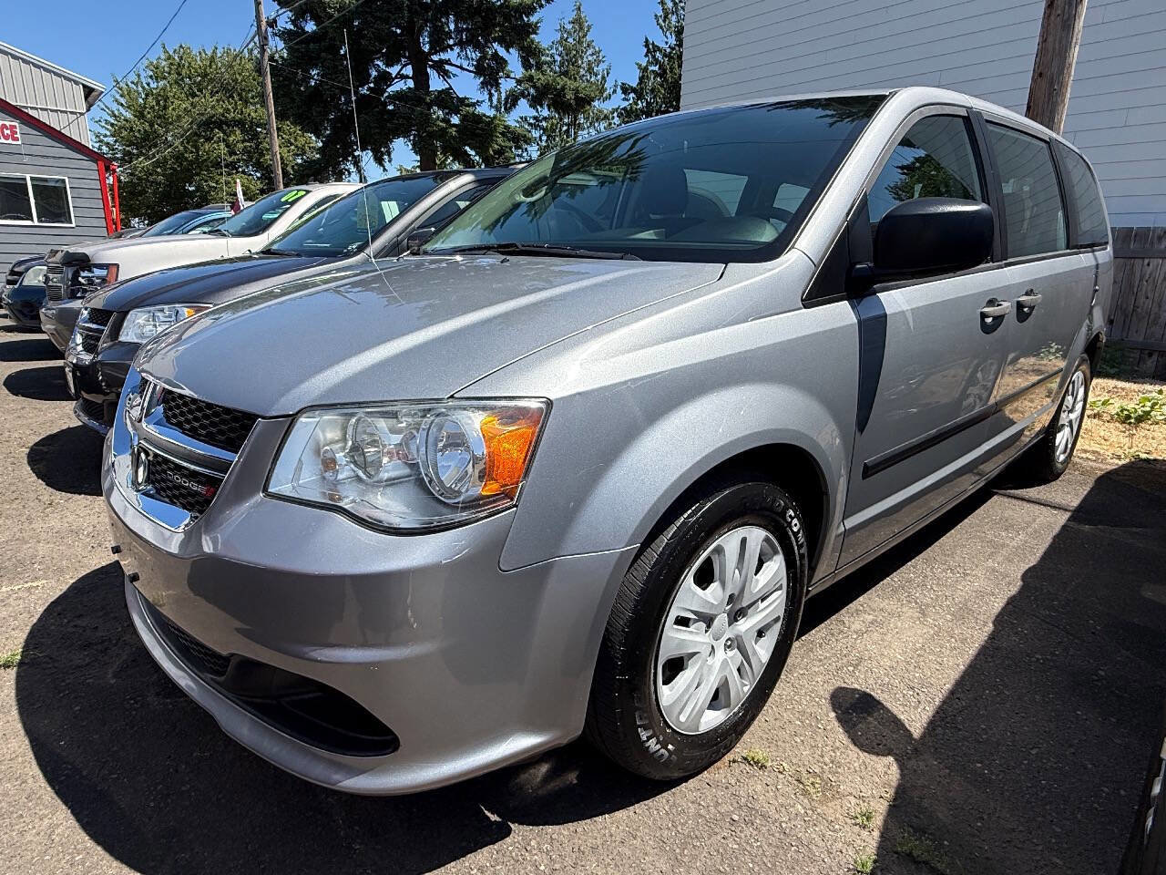 Used 2014 Dodge Grand Caravan SE image 2