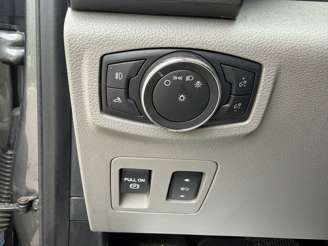 Used 2015 Ford F150 XLT w/ Equipment Group 302A Luxury AWD/4WD image 28