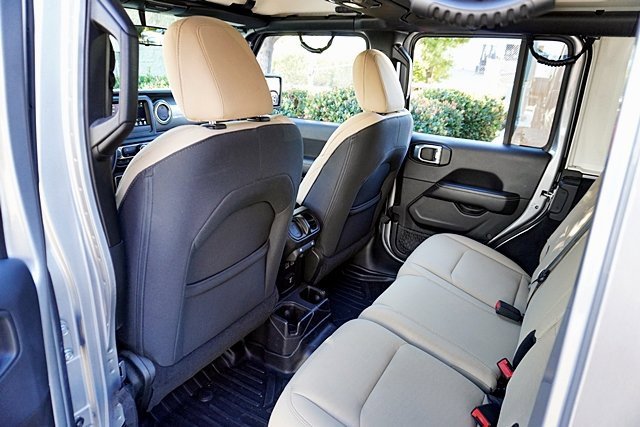 Used 2018 Jeep Wrangler Unlimited Sahara image 21