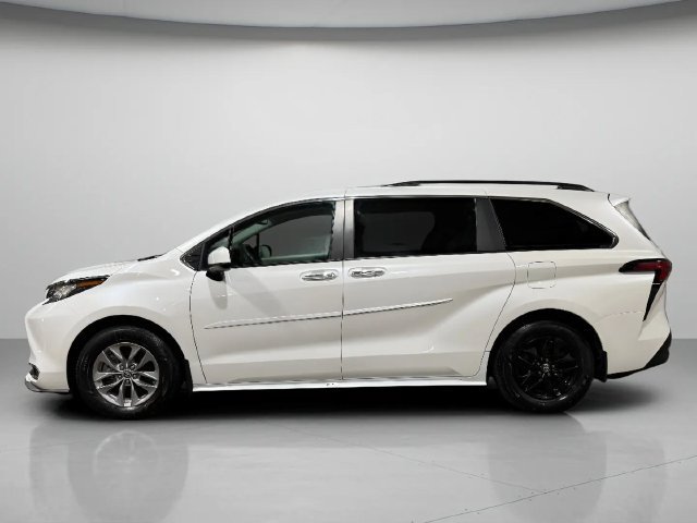 Used 2022 Toyota Sienna XLE FWD image 6