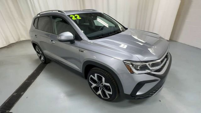 Used 2022 Volkswagen Taos SEL image 2