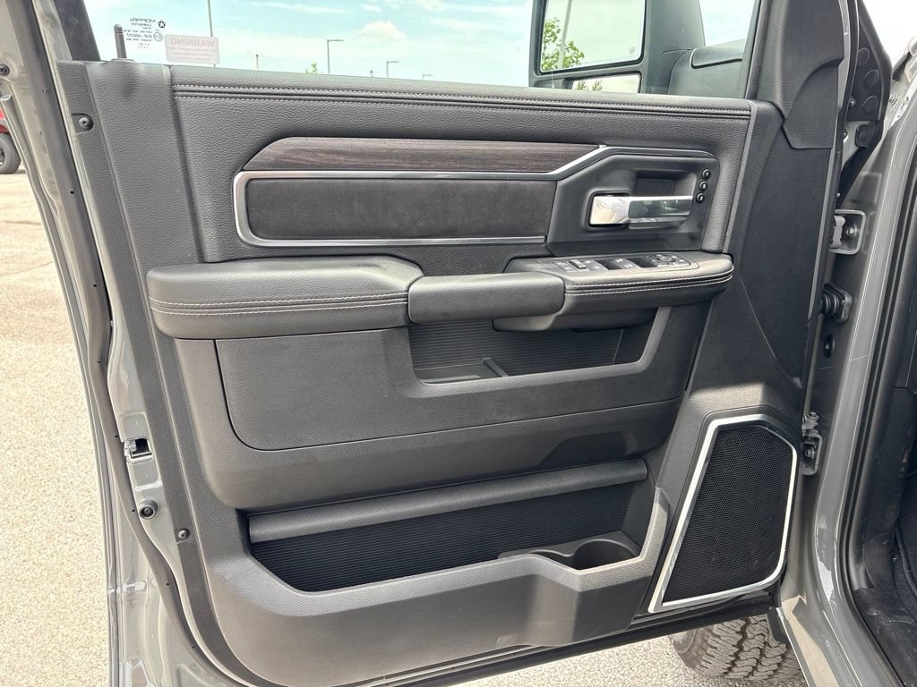 New 2026 RAM 2500 Laramie w/ Night Edition AWD/4WD image 8
