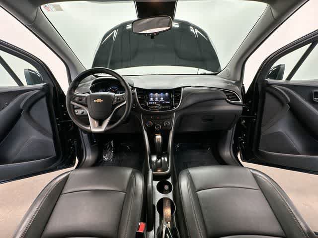 Used 2022 Chevrolet Trax LT w/ Premium Seat Package AWD/4WD image 19
