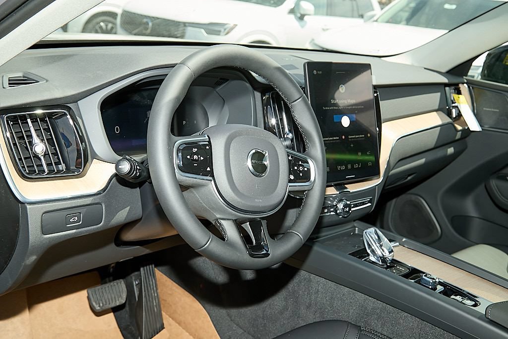New 2026 Volvo XC60 B5 Plus w/ Climate Package AWD/4WD image 13