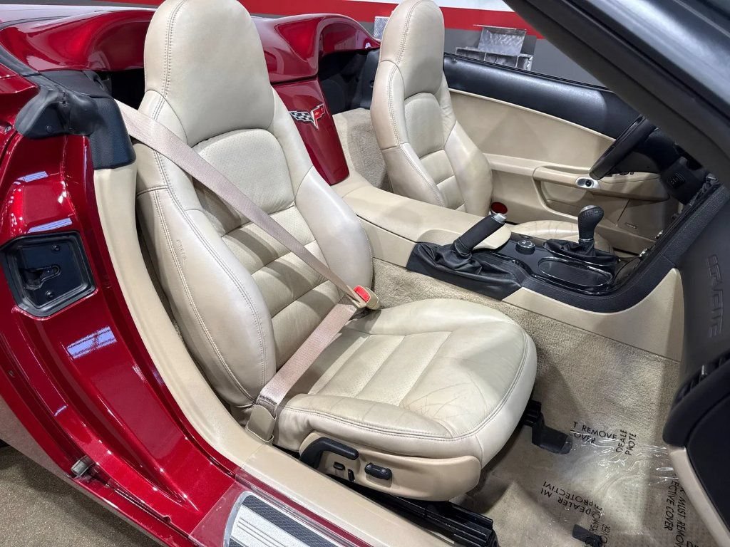 Used 2008 Chevrolet Corvette Convertible w/ Preferred Equipment Group RWD image 17