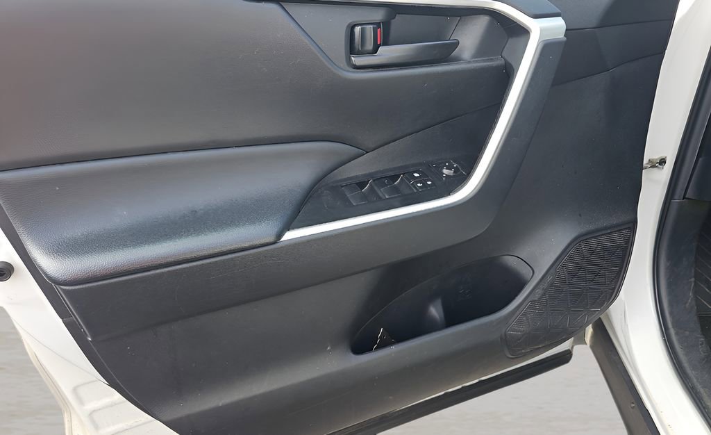 Used 2024 Toyota RAV4 LE AWD/4WD image 7