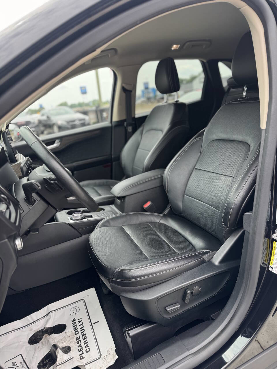 Used 2020 Ford Escape Titanium image 12