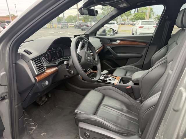 Used 2023 Audi Q5 2.0T Premium Plus w/ Premium Plus Package AWD/4WD image 4