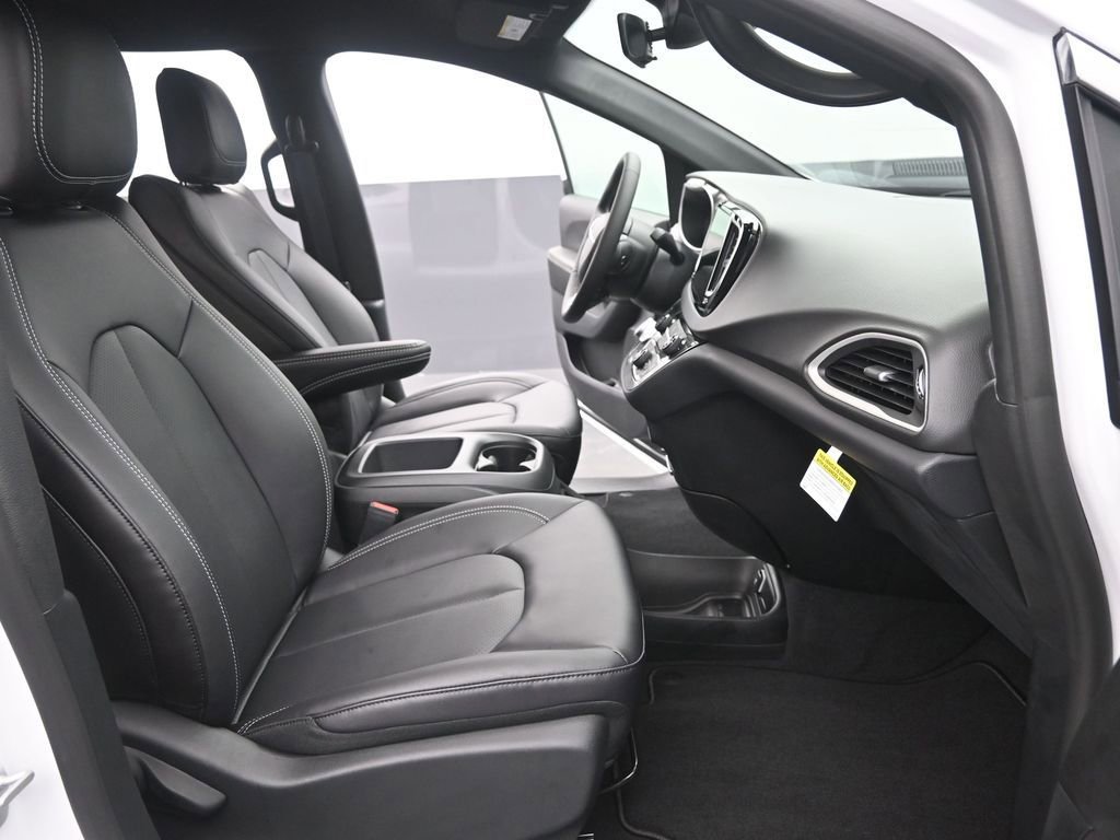 New 2026 Chrysler Voyager LX FWD image 18