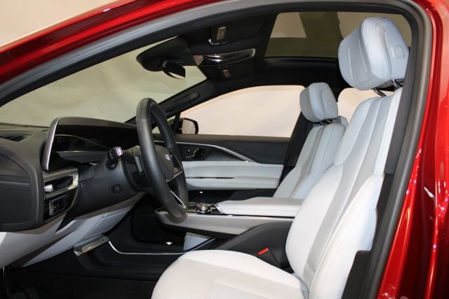 Certified 2024 Cadillac Lyriq Sport w/ LPO, Floor Liner Package AWD/4WD image 7