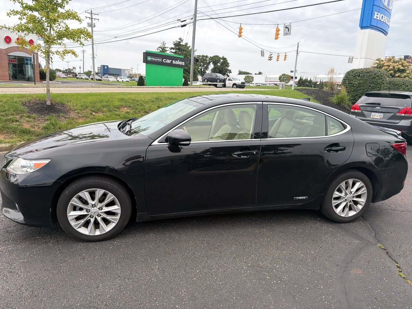 Used 2015 Lexus ES 300h w/ Navigation System Package FWD image 12