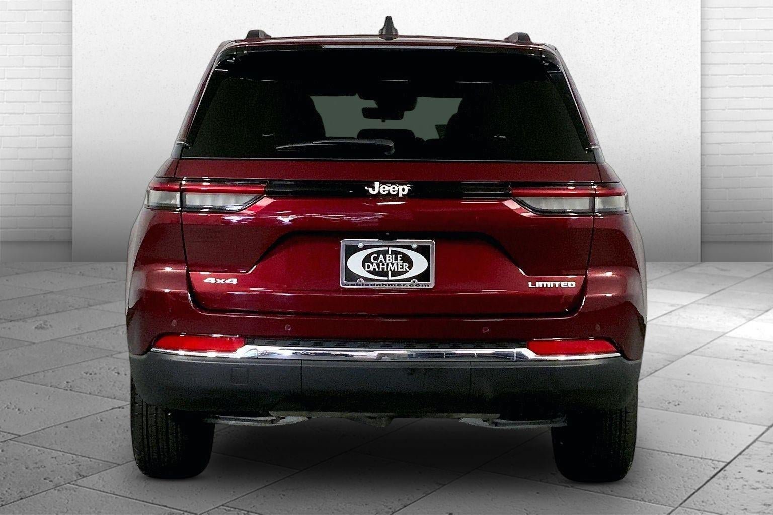 Used 2025 Jeep Grand Cherokee Limited AWD/4WD image 3