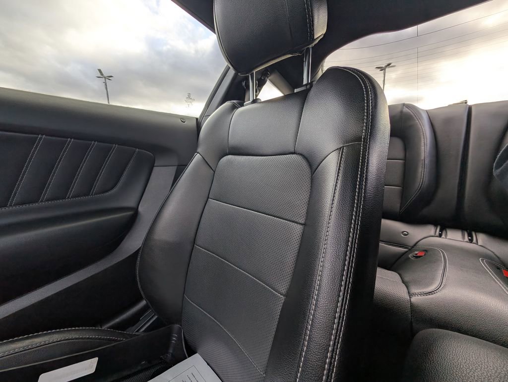 Used 2022 Ford Mustang GT Premium w/ Black Accent Package RWD image 14