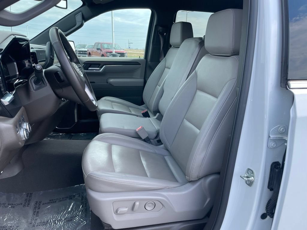 Used 2025 GMC Sierra 1500 SLT AWD/4WD image 8