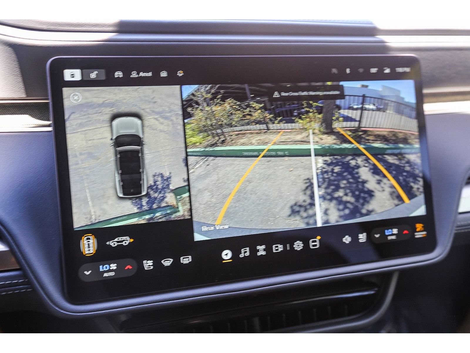 Used 2025 Rivian R1S Adventure AWD/4WD image 22