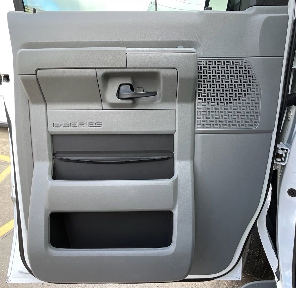 Used 2009 Ford E-350 and Econoline 350 XLT image 30