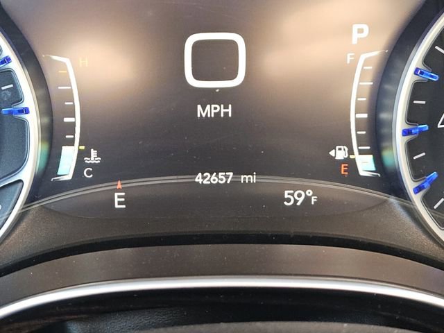 Used 2024 Chrysler Pacifica Limited image 25