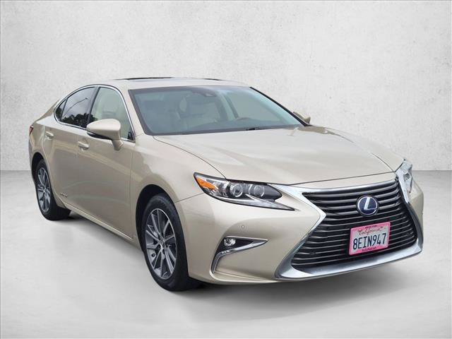 Used 2018 Lexus ES 300h w/ Navigation Package FWD image 3