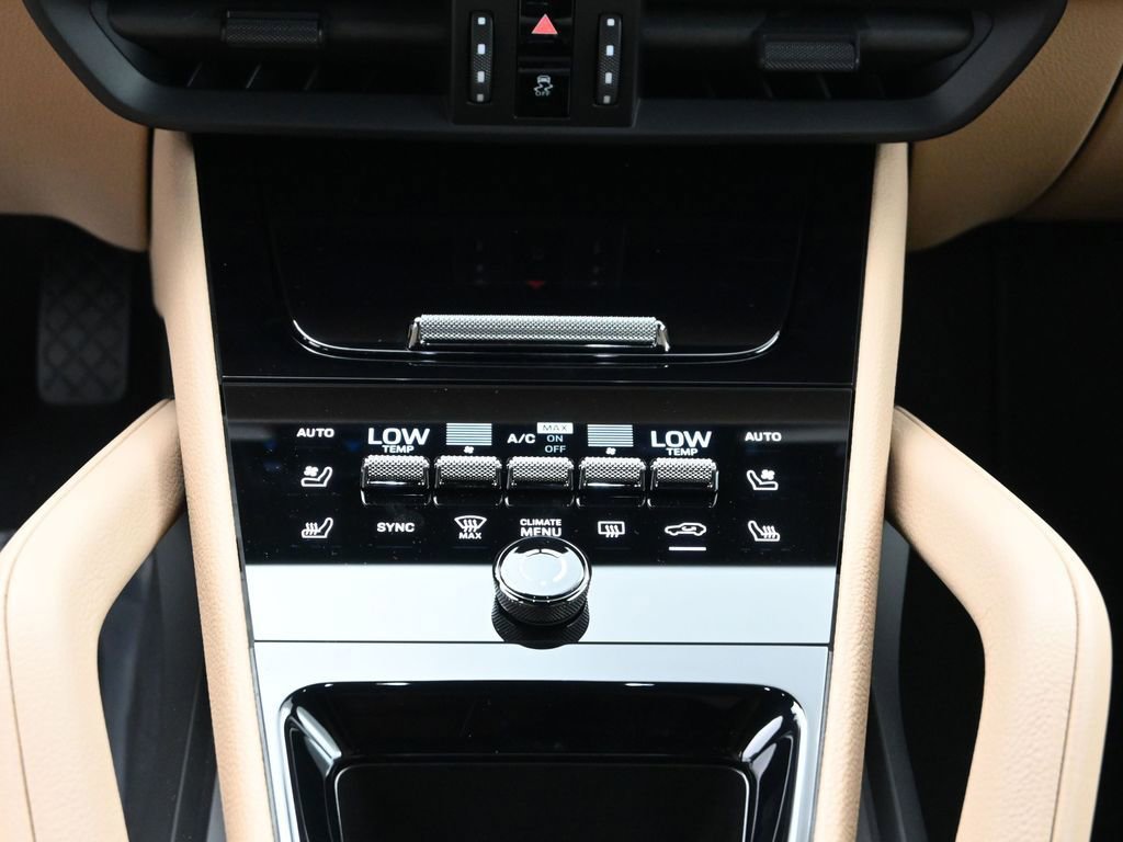 Used 2025 Porsche Cayenne E-Hybrid image 24