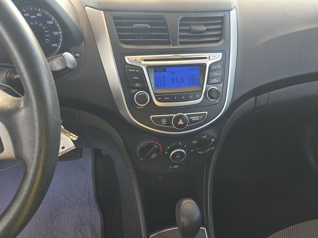 Used 2014 Hyundai Accent GS FWD image 3