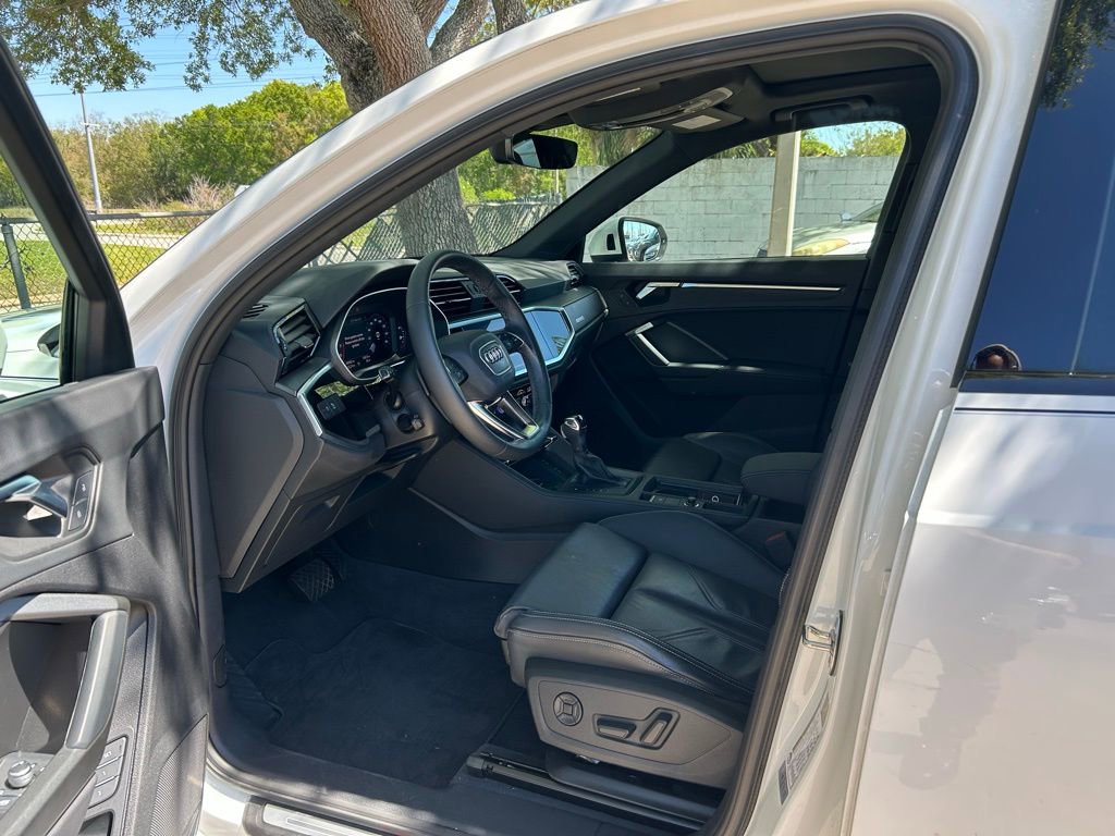 Used 2023 Audi Q3 2.0T Premium Plus w/ Premium Plus Package image 15