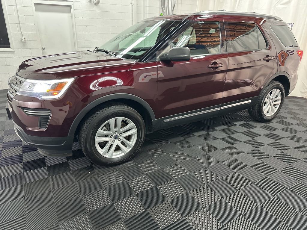Used 2018 Ford Explorer XLT image 5