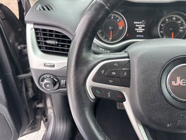 Used 2017 Jeep Cherokee Limited image 16