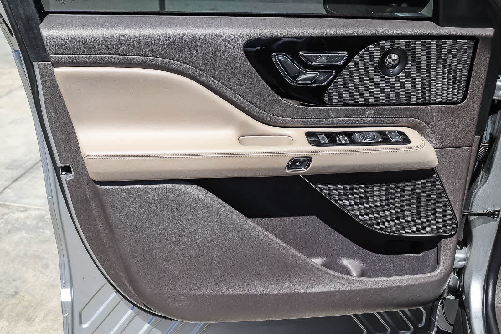 Used 2021 Lincoln Aviator Reserve w/ Equipment Group 201A RWD image 22