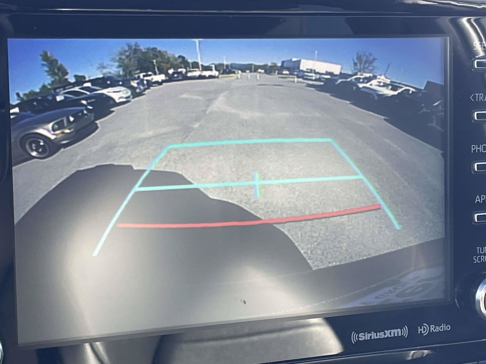 Used 2020 Toyota Highlander XLE FWD image 17