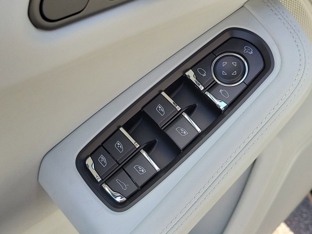 New 2026 Porsche Macan image 26