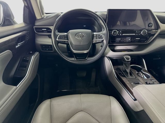 Used 2023 Toyota Highlander Limited AWD/4WD image 22