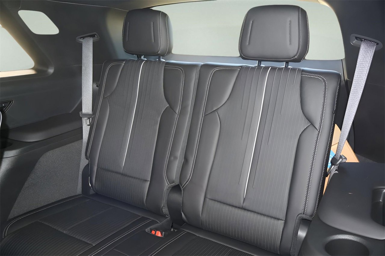 New 2026 Cadillac Vistiq Sport image 17