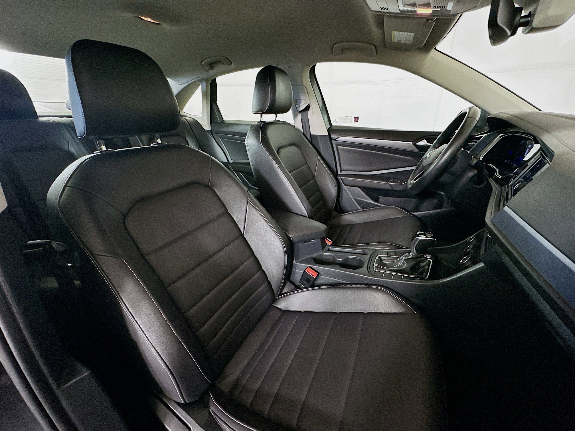 Used 2024 Volkswagen Jetta SE image 29