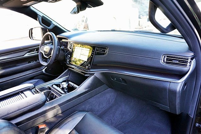 Used 2023 Jeep Wagoneer 2WD image 15