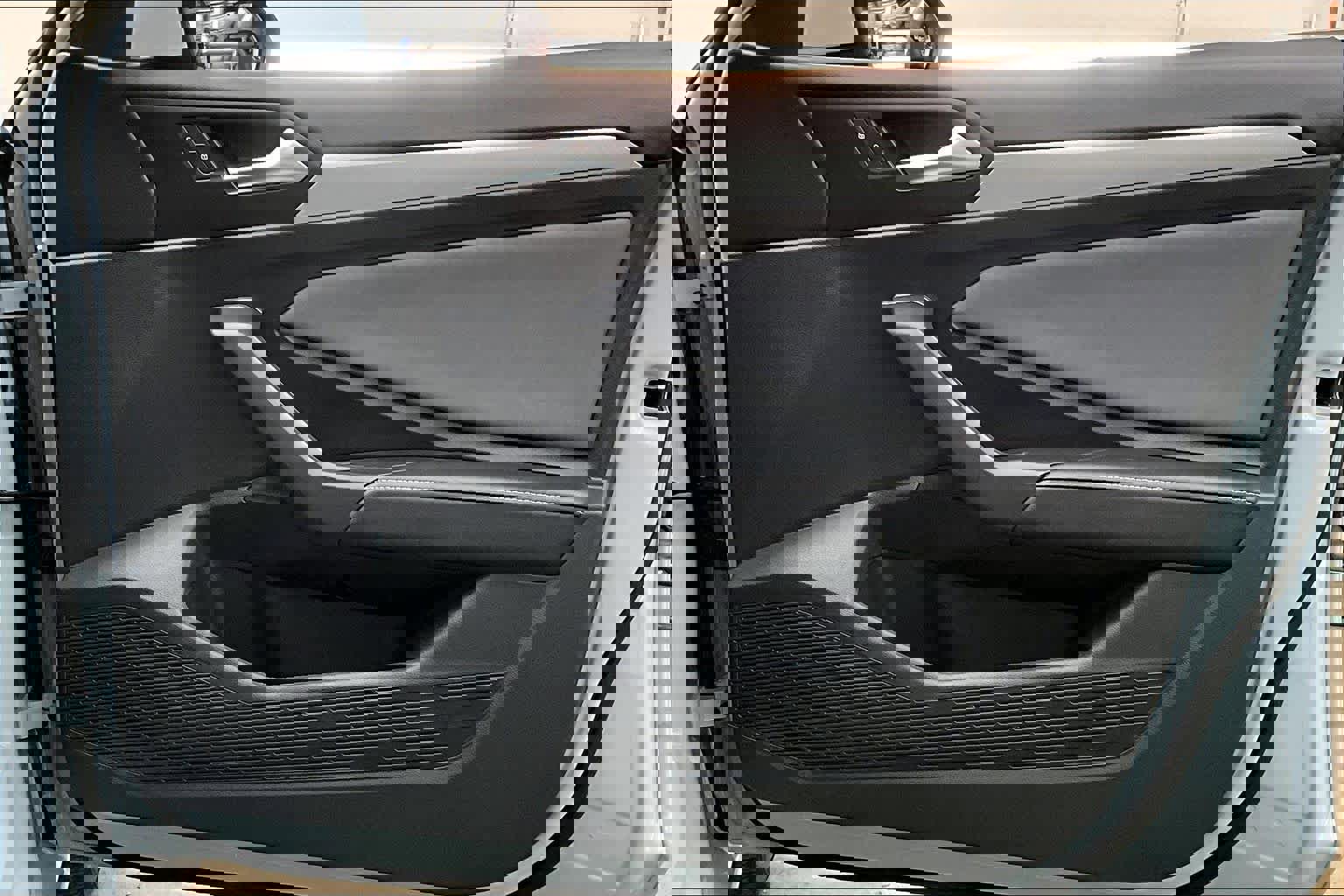 Used 2025 Volkswagen Jetta SE w/ Black Wheel Package image 26