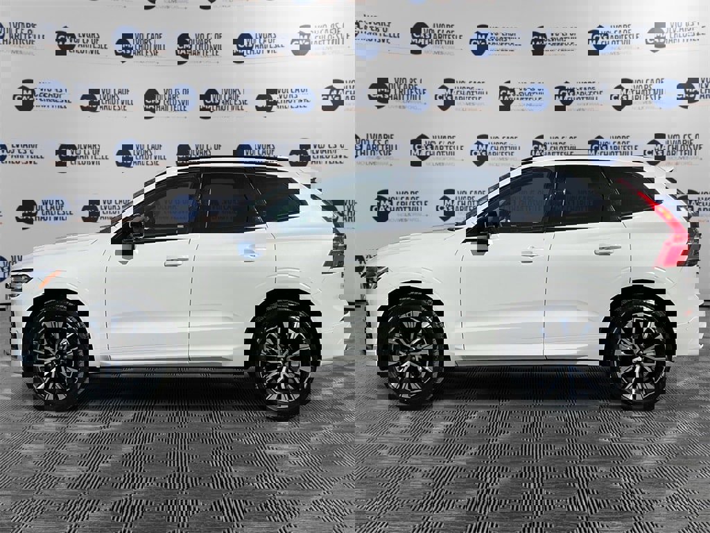 Certified 2023 Volvo XC60 B5 Plus image 2