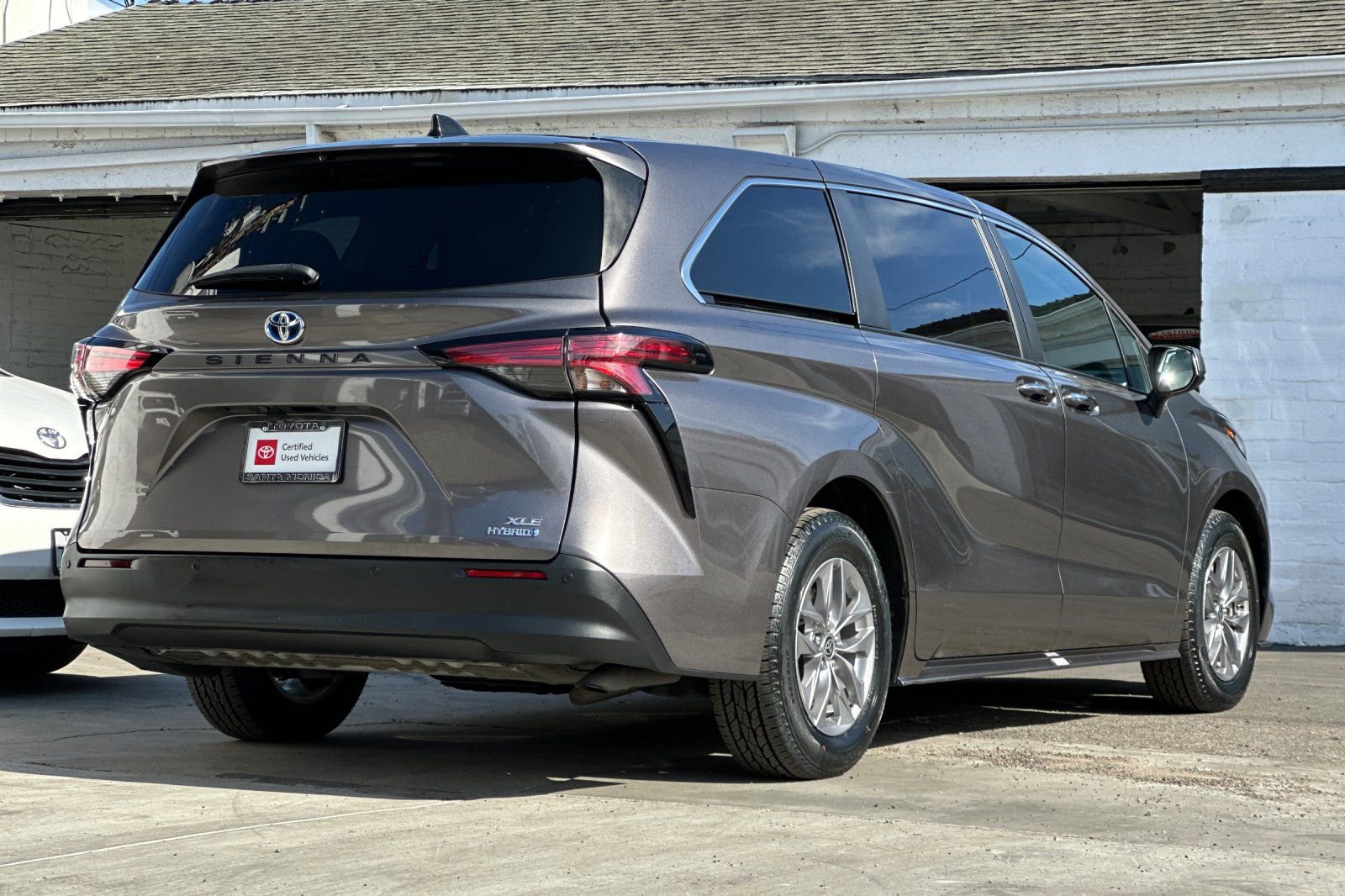 Certified 2022 Toyota Sienna XLE image 4