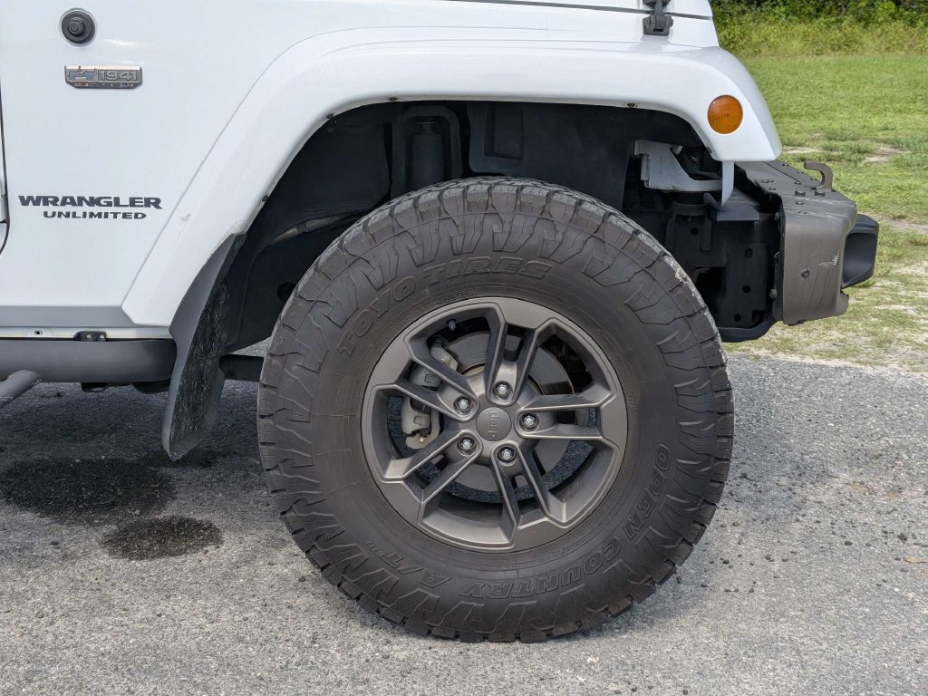 Used 2017 Jeep Wrangler Unlimited Sahara AWD/4WD image 11